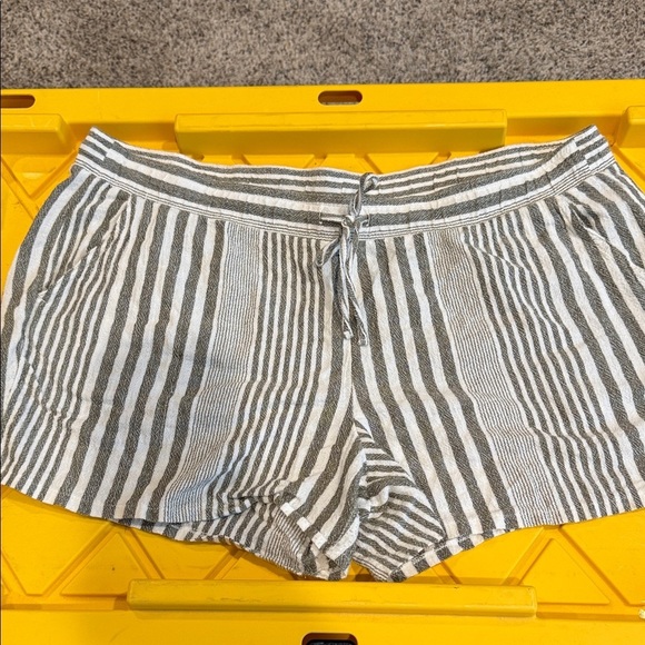 a.n.a Pants - a.n.a High Waist Gray and White Striped Shorts